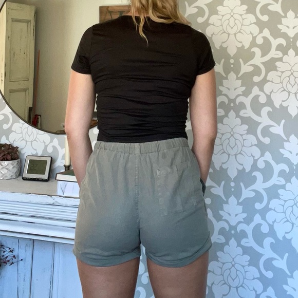 Roots Shorts - Picture 3 of 4